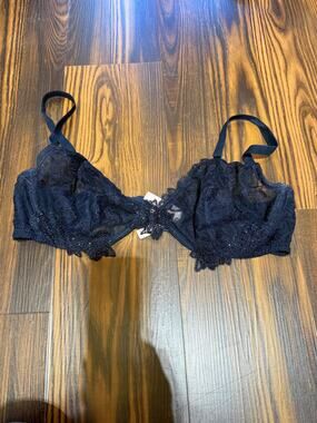 Victoria’s Secret Very Sexy low Cut Demi Underwire Lace & Crystal Bra Size 40C